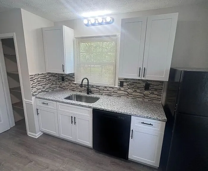 544 Charleston Ln — Photo 4