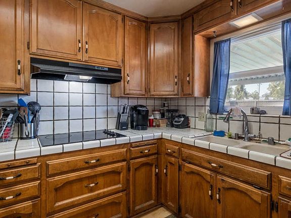 4th image of 4943 E Carmen Ave