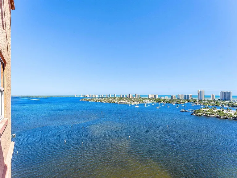 2640 Lake Shore Dr #2215 — Photo 29