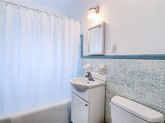 5th image of 240 Mateo Way NE Unit 2