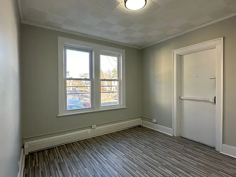 East 9th Apartments — Photo 4