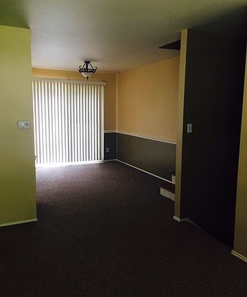4th image of 192 Marian Pkwy
