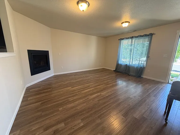1450 Gooseberry St — Photo 3