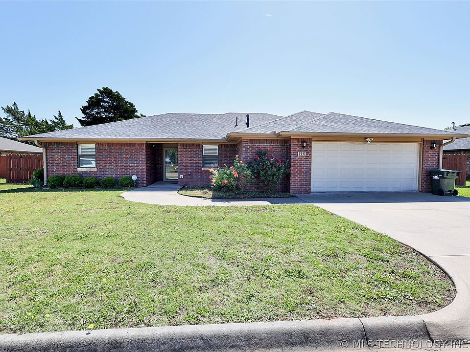 1st image of 2211 Hines Ct