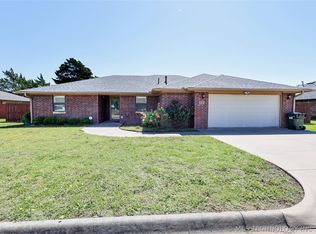 2211 Hines Ct, Sulphur, OK 73086