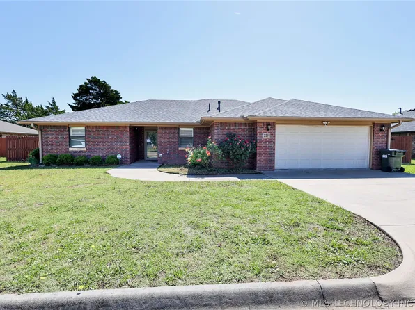 2211 Hines Ct, Sulphur, OK 73086