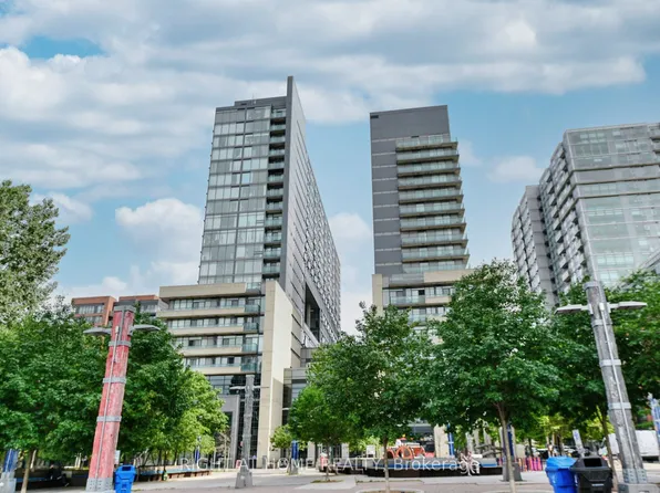 36 Lisgar St #1511, Toronto, ON M6J 0C7
