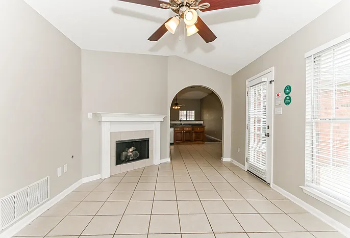 5682 Hunters Chase Dr — Photo 10