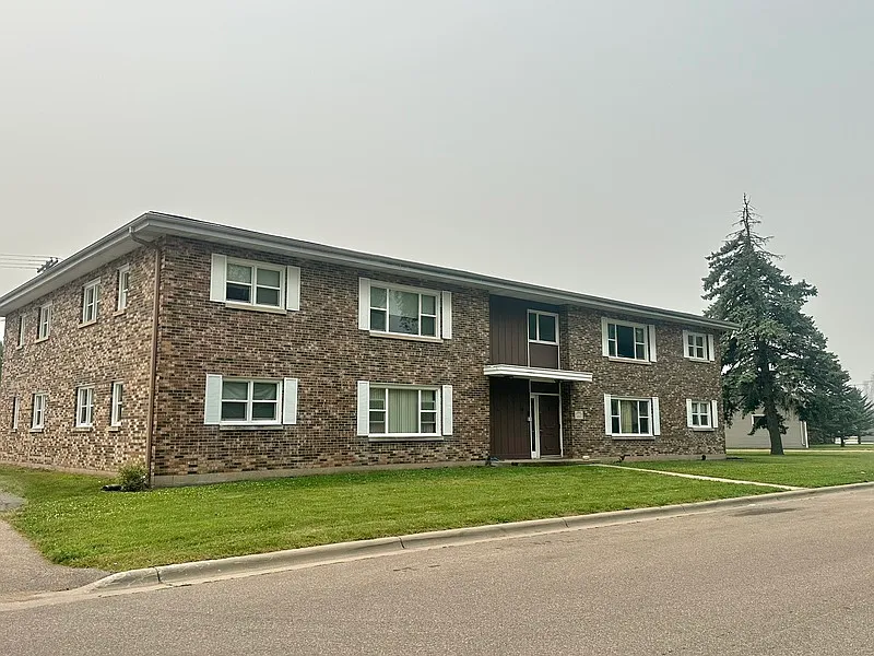 2 bed, 1.0 bath, $825 — Photo 4