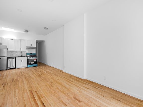 4th image of 113 Bainbridge St Floor 4