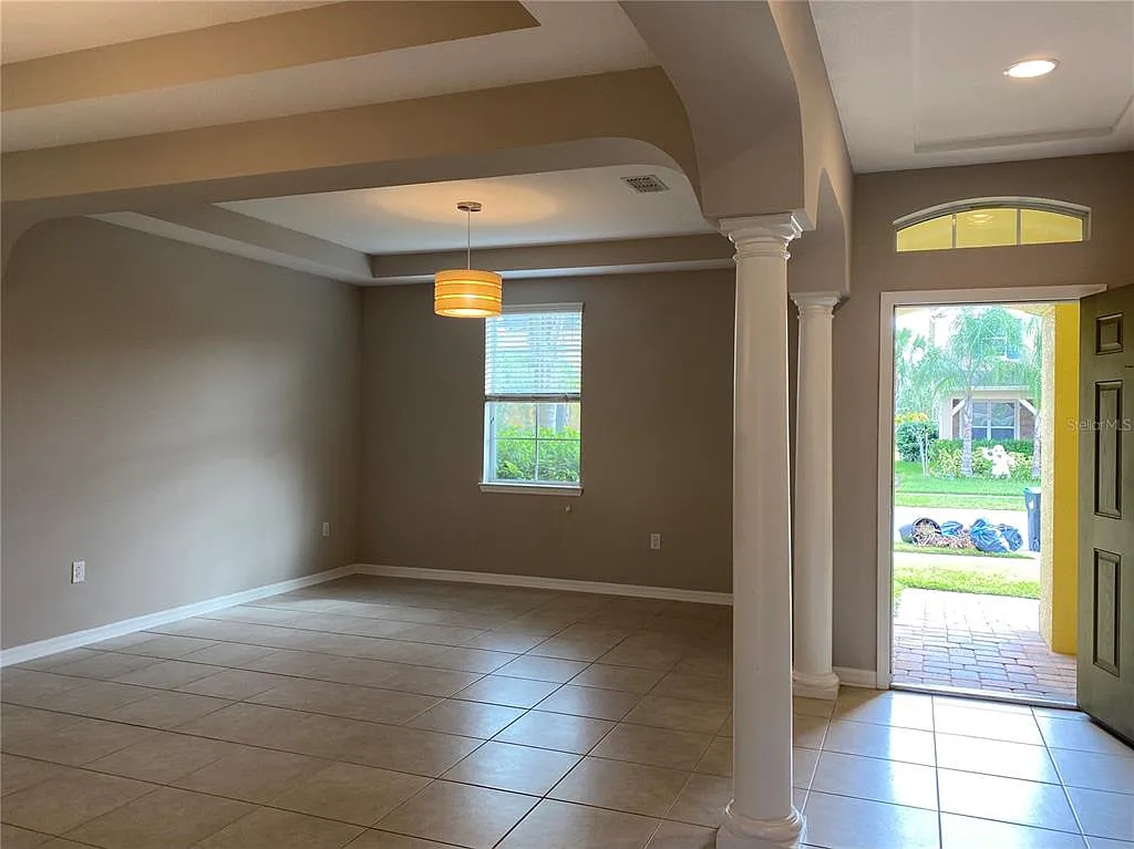 5 bed, 3.5 bath, 3444 sqft, $3,700 — Photo 3