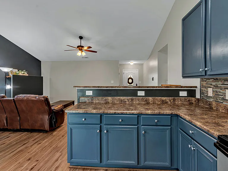 410 Jasmine Ln — Photo 13