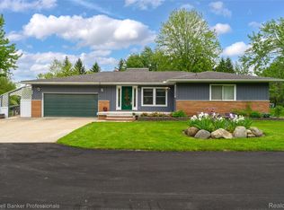 60 E Oakwood Rd, Oxford, MI 48371