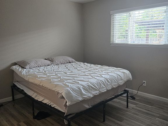 5th image of 521 Carol St