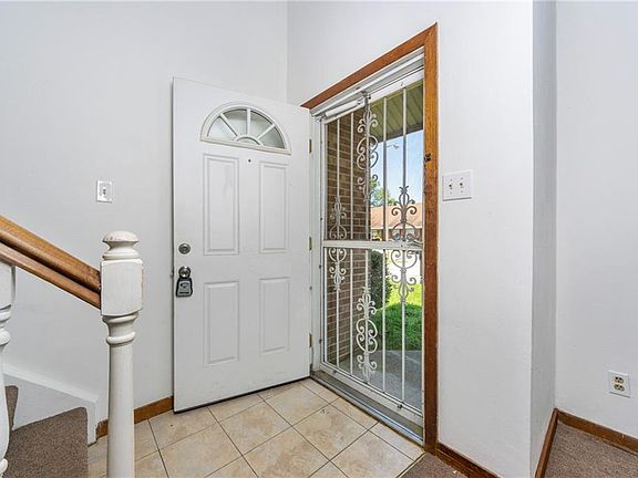 2nd image of 521 Lanier Cres