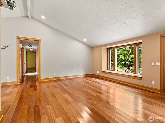5th image of 4045 79th Ave NW