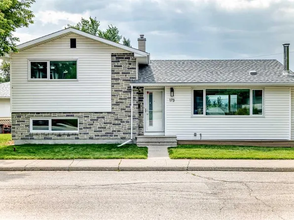 173 NE Cornwallis Dr NW, Calgary, AB T2K 1V4