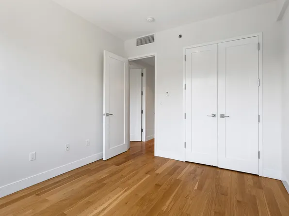 2727 Henry Hudson Parkway West image 8 of 38