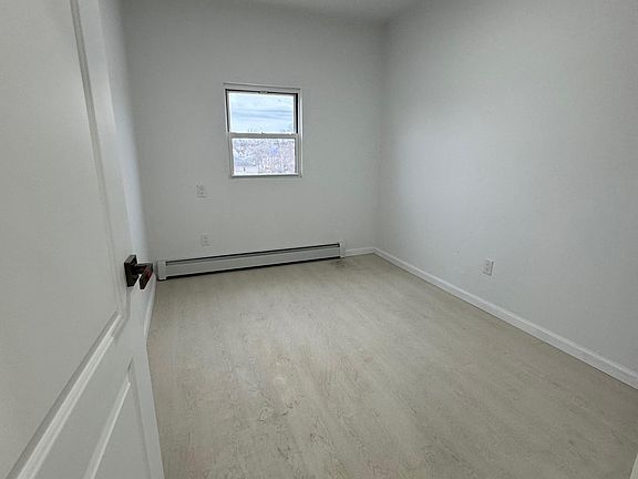 5th image of 136 Hylan Blvd Floor 2