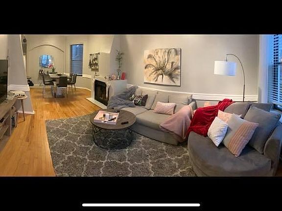 3rd image of 2056 W Division St