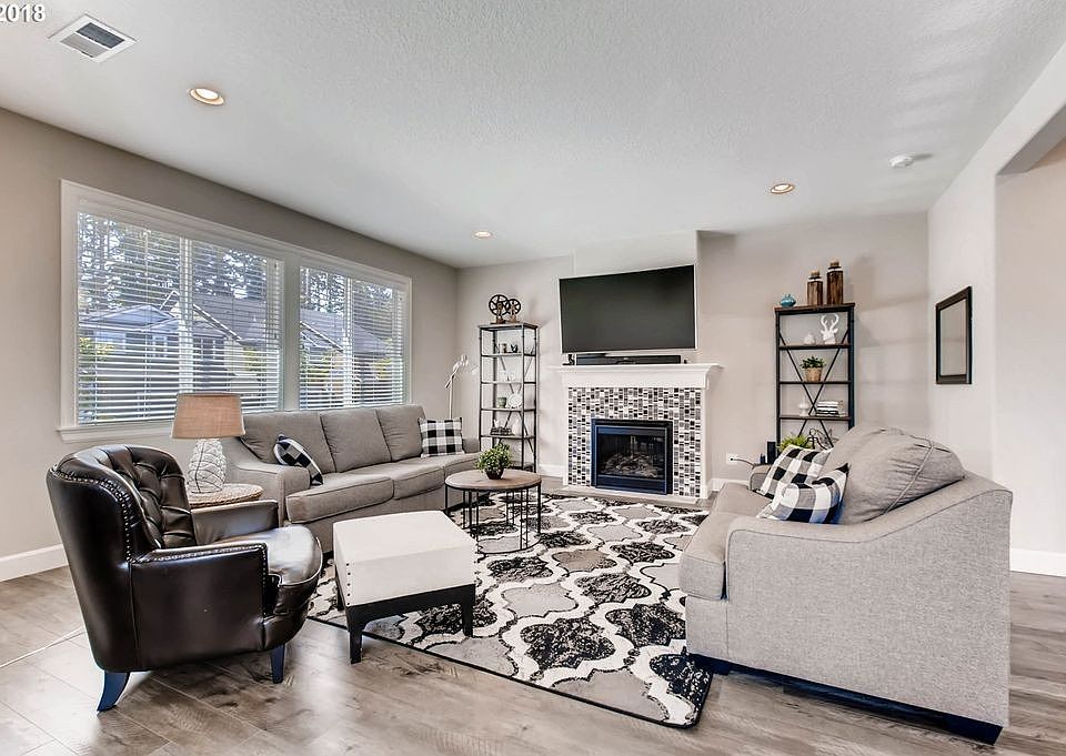 1st image of 3772 SE Willamette Ave