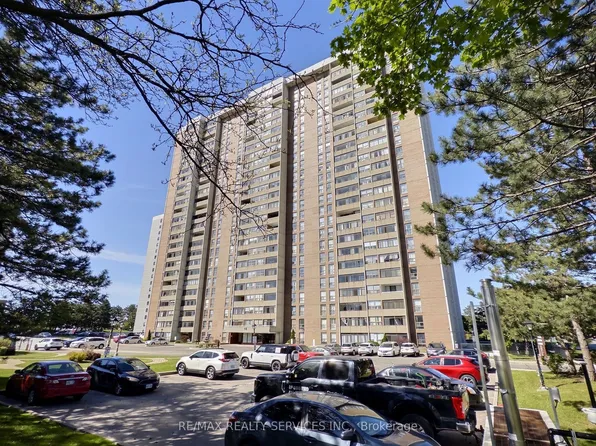 18 Knightsbridge Rd #1812, Brampton, ON L6T 3X5