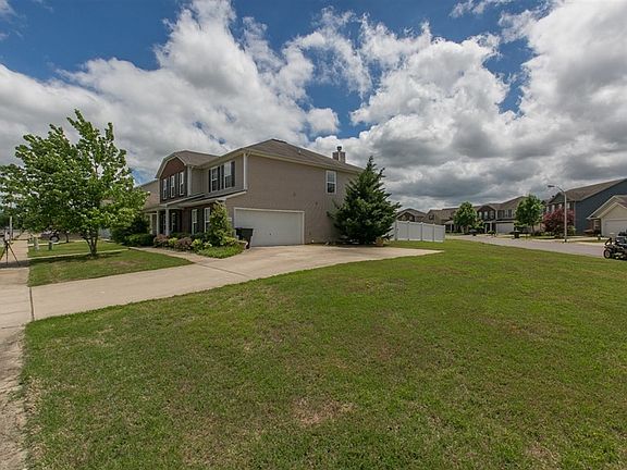 2nd image of 3525 Whitebud Ln