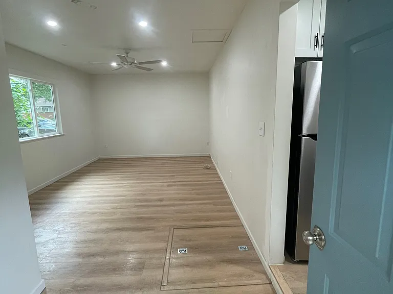 2405 Tamarac Dr — Photo 2