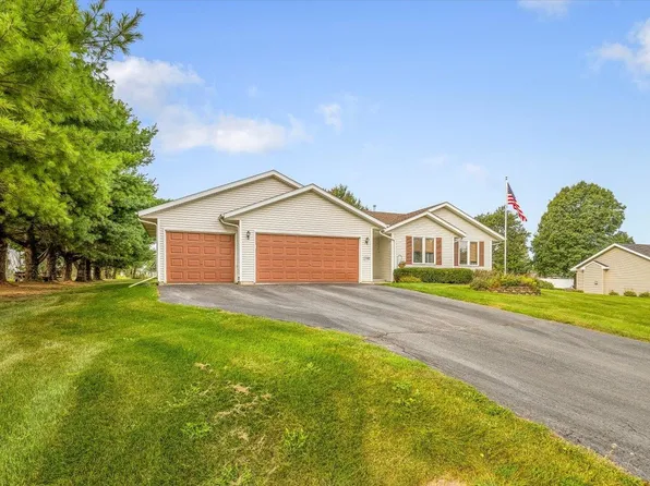 1306 Otter Creek Dr, Durand, IL 61024