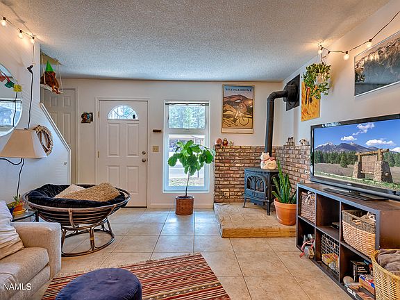 3rd image of 676 E Zuni Dr