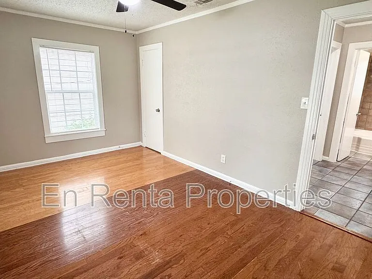 601 W Beach St — Photo 10