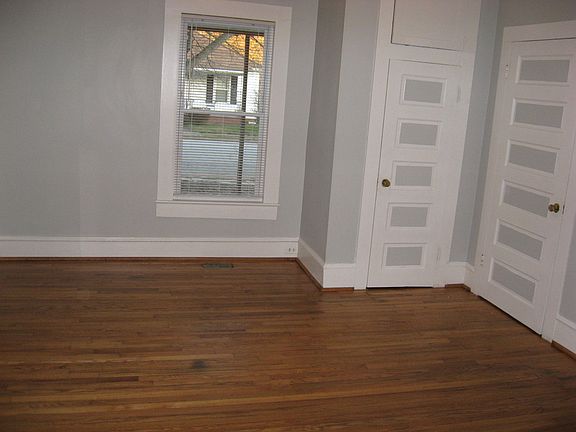 4th image of 218 Sharpe Ave