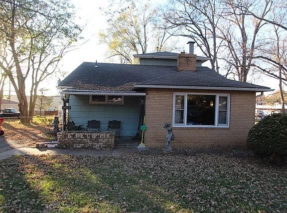 2nd image of 1402 S Dodgion St