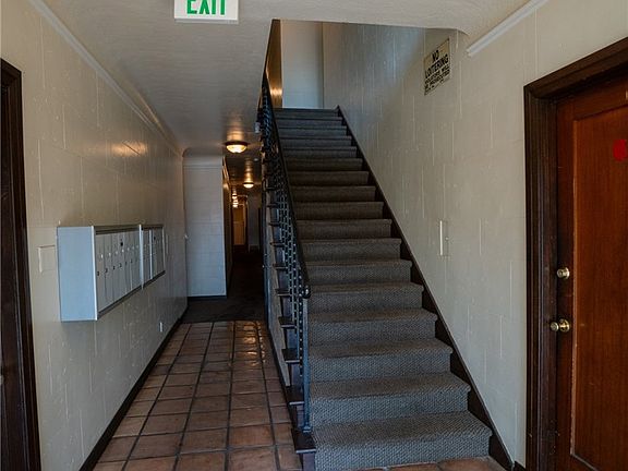 3rd image of 2059 Cedar Ave