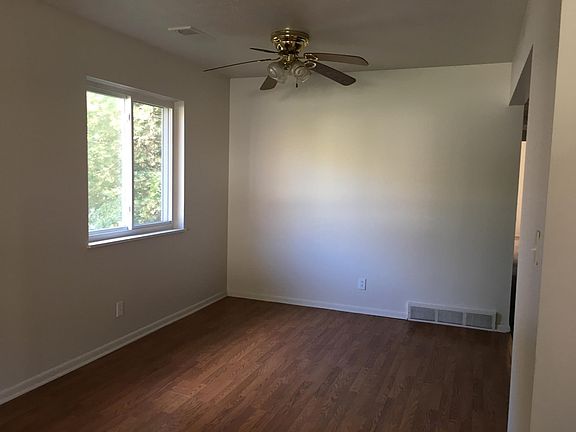 3rd image of 1803 Cromwell Dr APT 6