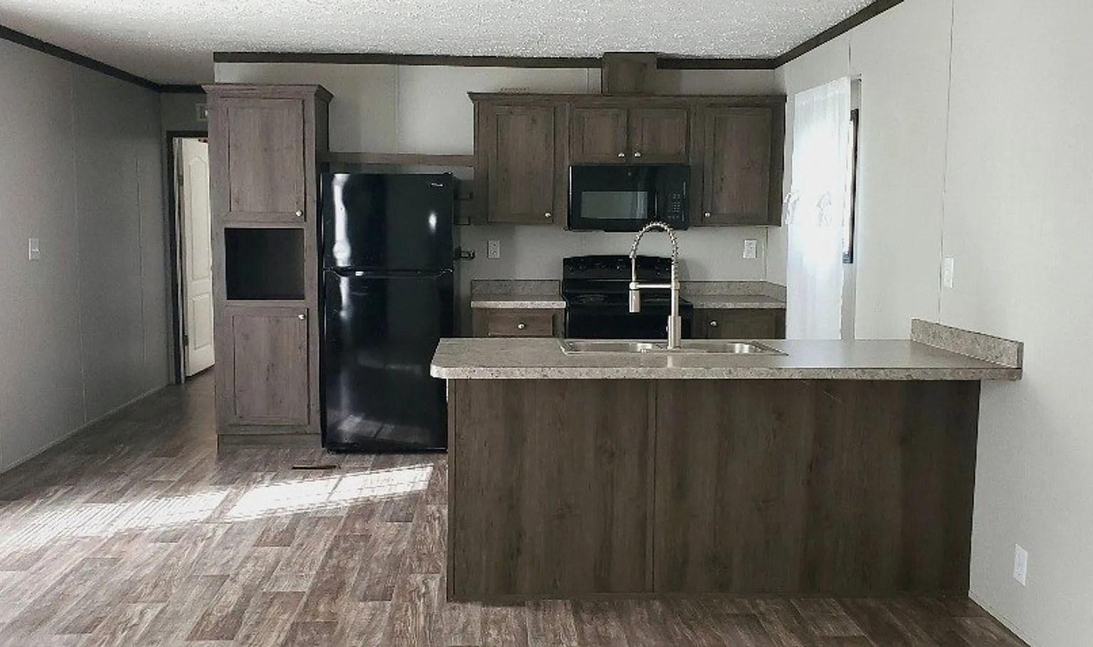 Well Maintained Spacious Home — Photo 2