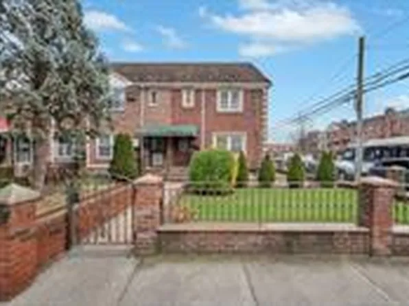 21-89 47th Street, Long Island City, NY 11105