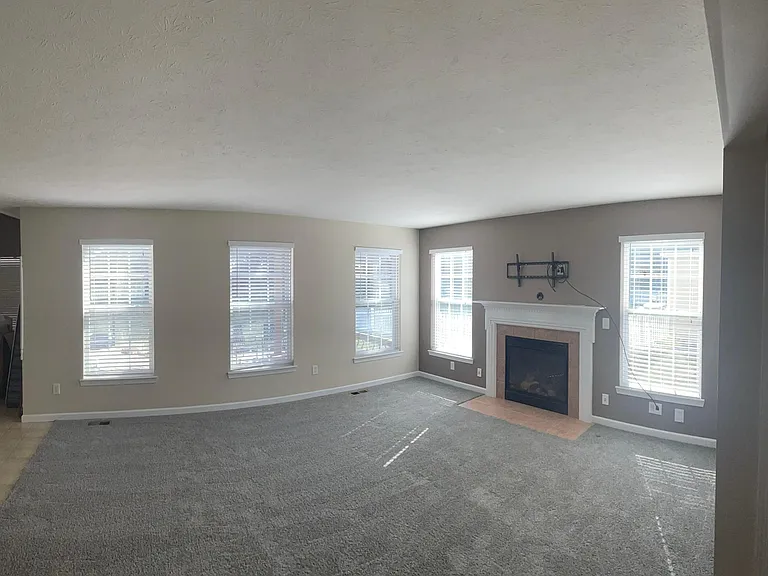 3560 Park Crest Ln — Photo 3