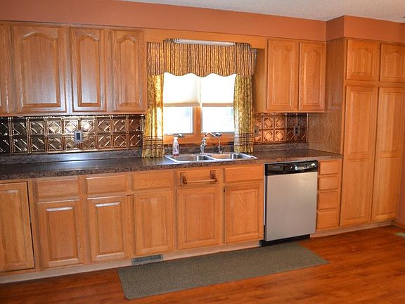 4th image of 16 Brentwood Ct