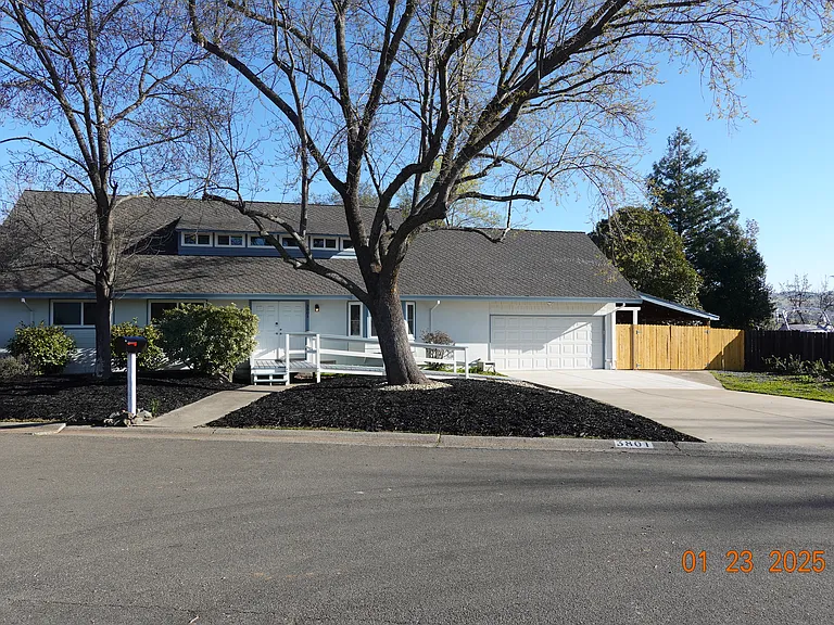3801 Yellowstone Ct — Photo 1