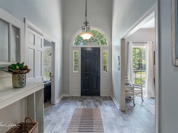 1260 Capilano Dr, Shreveport, LA 71106