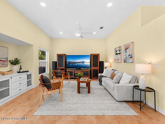 3rd image of 805 Potomac Dr