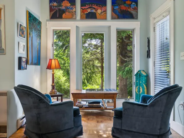 32 Water Street, Damariscotta, ME 04543