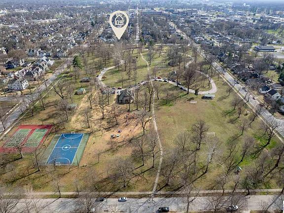 3rd image of 809 Maple Ave