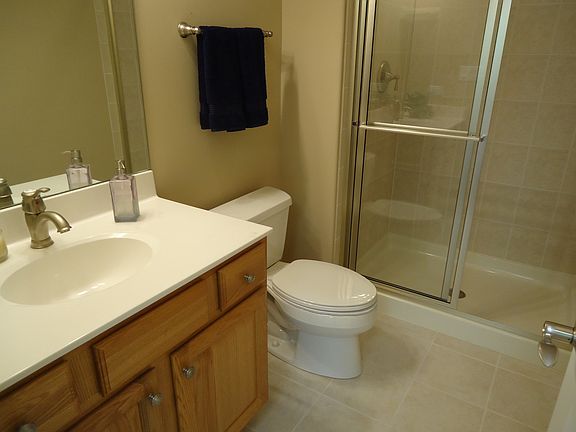 2nd image of 921 Woodglen Ln