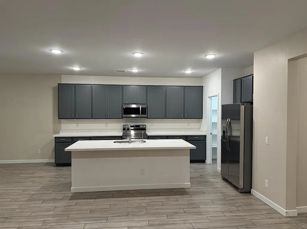 4 bed, 2142 sqft, $2,500 — Photo 2