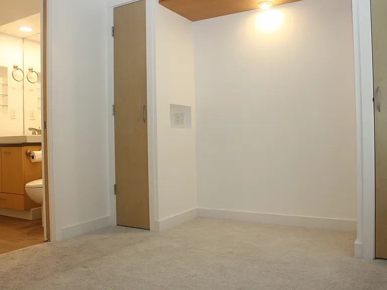 969 Richards St — Photo 12