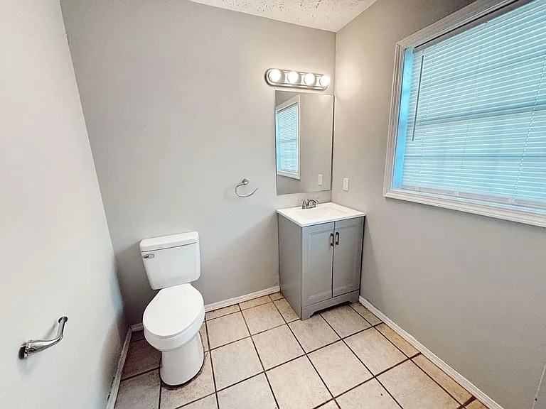 Valley View Apartments — Photo 37