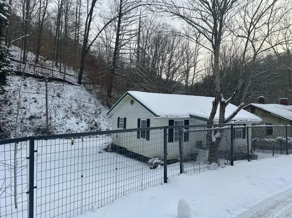 51 Akers Hollow Rd, Van Lear, KY 41265