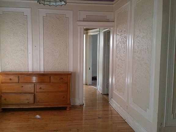 4th image of 131 Boyd Ave #1